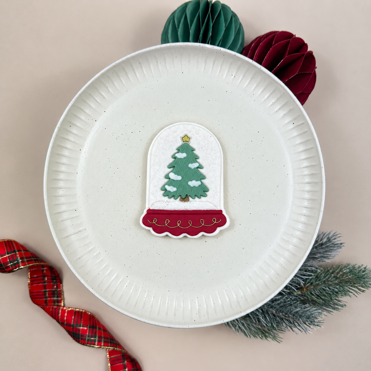 Schneekugel mit Tannenbaum