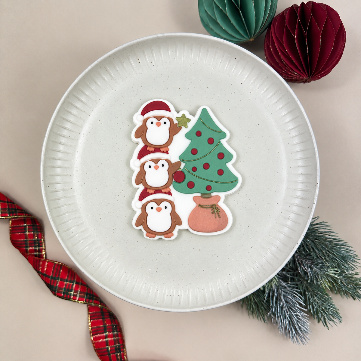 Pinguin-Stapel mit Tannenbaum
