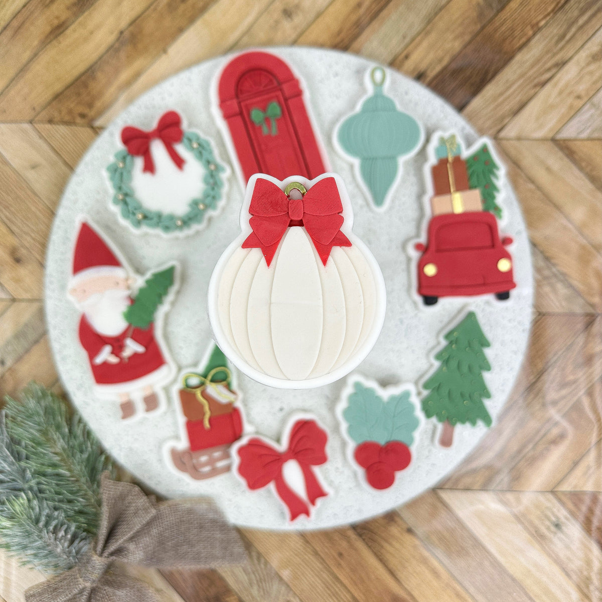 Christbaumkugel mit Schleife